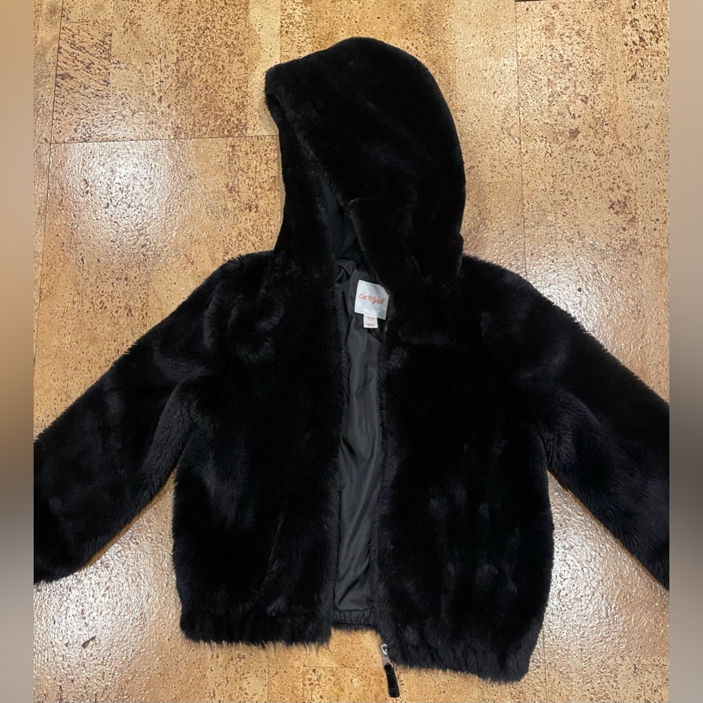 Kid’s Cat and Jack black faux fur jacket with zip closure. Size 6/6X